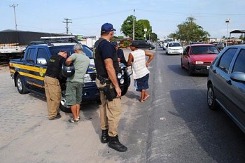 Agentes da PRF estiveram no local