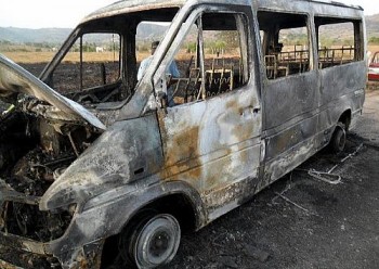 Van incendeia após passar por queimada na AL-210