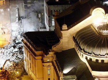 Desabamento foi na área aos fundos do Theatro Municipal