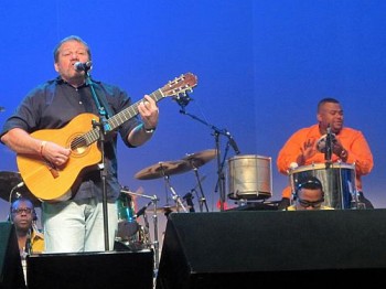 Robson Calheiros, com a composição Eu Sou o Samba, venceu na escolha do voto popular (via internet)