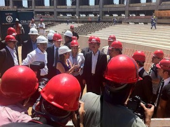 Ministro dos Esportes na visita às obras do Maracanã