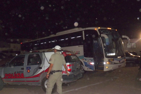 Torcedores do ASA apedrejam ônibus do CRB em Arapiraca