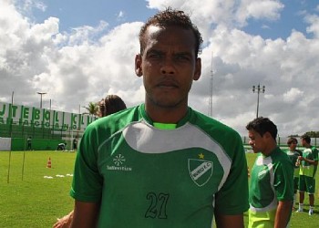 Evaldo estava defendendo o Novo Hamburgo do Rio Grande do Sul