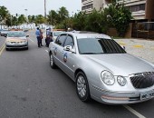 Carro com logomarca da Globo é abandonado na orla de Maceió