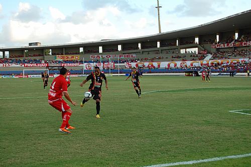 CRB e Sport se enfrentam no Estádio Rei Pelé