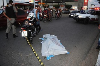 Idosa foi atropelada e morta ao tentar atravessar avenida