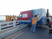 O condutor de uma ambulância Cidadã de Junqueiro perdeu o controle do veículo e colidiu com a mureta da Ponte Divaldo Suruagy