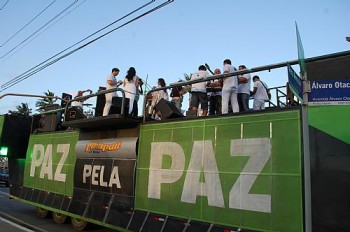 Caminhada pela paz movimenta orla de Jatiúca e Ponta Verde