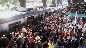 Defeito no sistema de energia causou restrições na Linha 9-Esmeralda da CPTM, com reflexos nas linhas do Metrô.