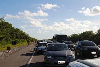 Mesmo com duplicação motoristas enfrentam congestionamento da AL 101 Sul