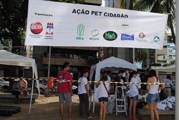 Feira de adoção na orla da Ponta Verde