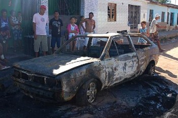 Incêndio destrói veículo em São Miguel dos Campos