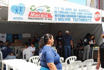 Autismo é lembrado com atividades no centro de Maceió