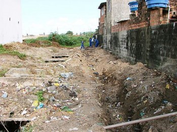 Casal conclui implantação de coletor de esgoto no Sobral