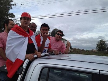 Adriano Gabiru foi recepcionado com carreata pelas principais ruas de Bagé