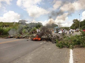 Congestionamento ultrapassa um quilômetro nos dois sentidos