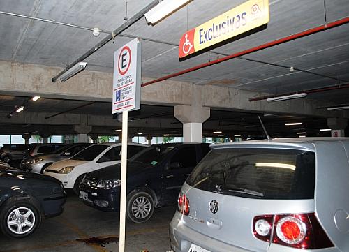 Cliente foi baleado em estacionamento de supermercado