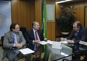 Renan levou o prefeito Luciano Barbosa ao gabinete do ministro Aloísio Mercadante