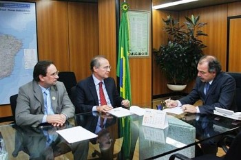 Em audiência, Renan e Luciano convidaram Mercadante para inauguração da escola