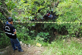 Cena comum: curiosos se aglomeram na cena do crime