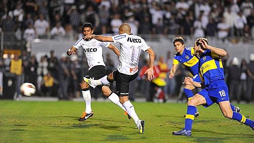 Corinthians abre o placar na final da Libertadores contra o Palmeiras