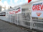 Servidores se reuniram em frente ao Fórum Eleitoral da Capital