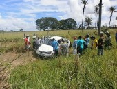 Motorista capota veículo ao tentar desviar de buraco na AL-110