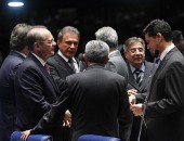 Renan conversa com outros senadores para aprovar sua proposta