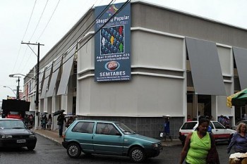 Shopping Popular entra em funcionamento; camelôs se preocupam com calor