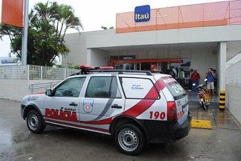 Bancários realizam paralisação na agência do Itaú