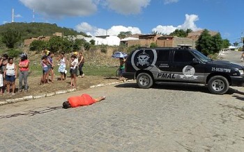 Josiana foi assassina a tiros no Centro de Rio Largo