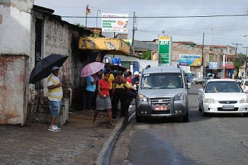 Usuários recorrem a transporte clandestino para chegar ao local de trabalho