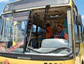 Dois ônibus são destruídos em ato de vandalismo