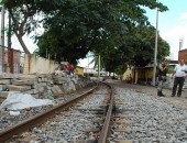 O ambulante foi atingido pelo trem e arremessado a alguns metros