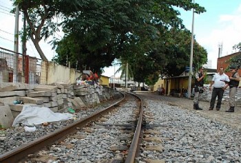 Populares recuperaram o celular da mulher e ainda agrediram o acusado