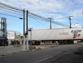 Carreta ficou 'presa' no cruzamento da Cícero Torres com a Belo Horizonte