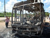 Dois ônibus são destruídos em ato de vandalismo