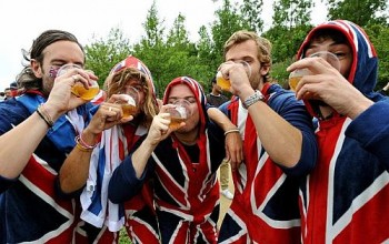 Torcida bebendo em Londres