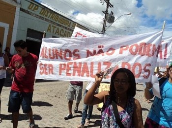 Alunos da Ufal-Penedo protestam