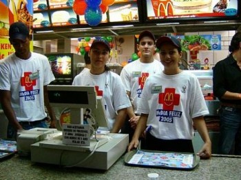 Mc Dia Feliz ajudará a Apala