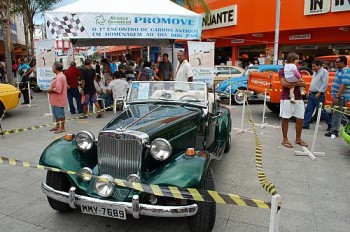 Aliança Comercial realiza Encontro de Carros Antigos