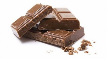 Impulso e desejo súbito pelo chocolate pode estar relacionado com a liberação de um neurotransmissor que se liga aos receptores opióides no cérebro