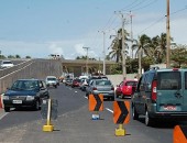 Inabilitado, condutor invade contramão e ‘atropela’ motociclista