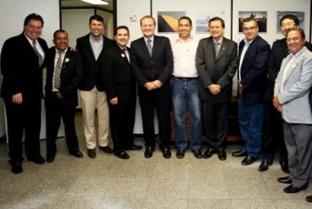 Renan, Argello e Jovair Arantes com os representantes de cooperativas