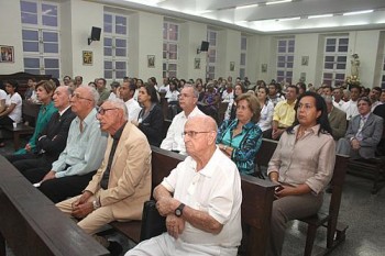 Duílio Marsiglia (C), médico decano da Santa Casa de Maceió, foi um dos homenageados em missa solene na capela da Santa Casa de Maceió