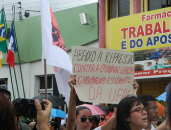 Manifestantes invadiram o desfile