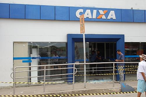 Bandidos explodem agência da Caixa em Rio Largo