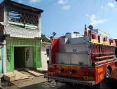 O andar superior da casa foi atingido pelo fogo