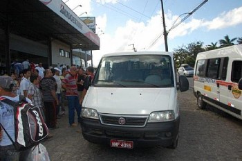 Dupla fere duas pessoas durante assalto a complementar