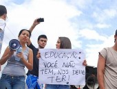 Estudantes e professores de Côlonia Leopoldina protestam